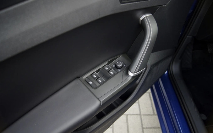 Seat Leon cena 77500 przebieg: 65906, rok produkcji 2021 z Kozienice małe 742